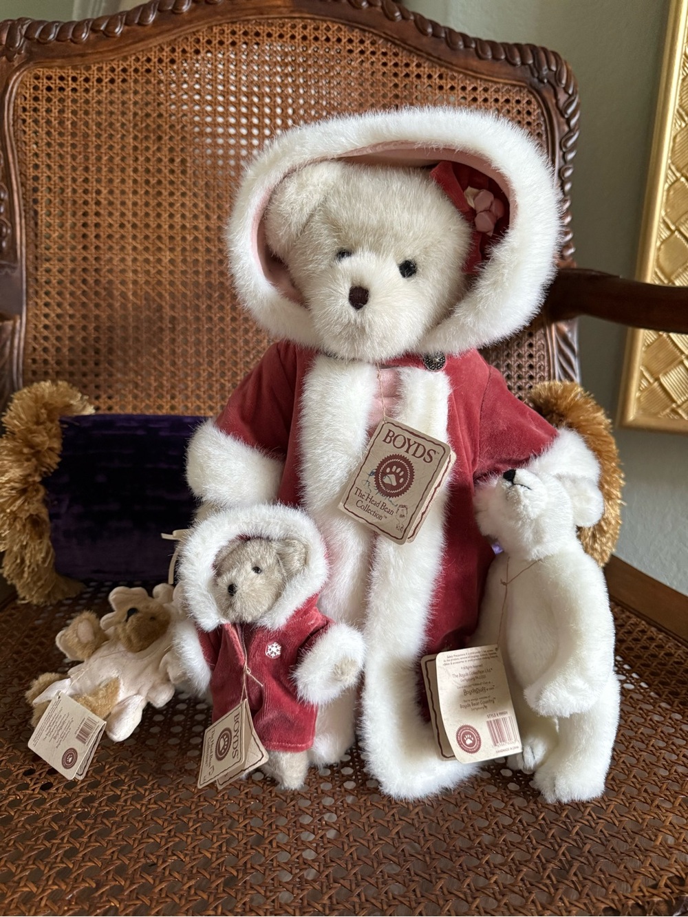 GENEVIEVE ROSE FROSTBEARY
WITH BLIZZ, MADDIE, POLARIS
BEARSTONE-BOYDS BEARS NEW